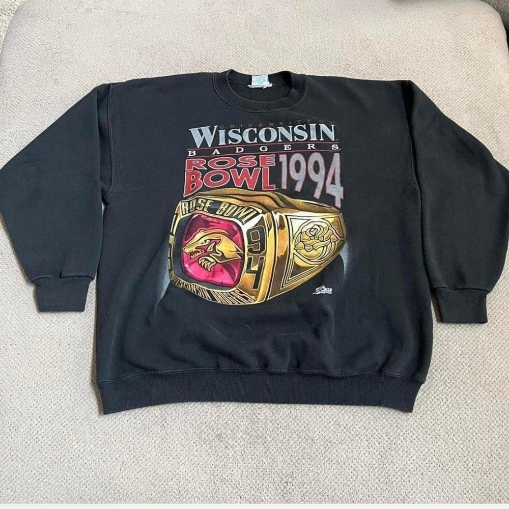 Vintage 1990s university of Wisconsin national champions sweatshirt‎